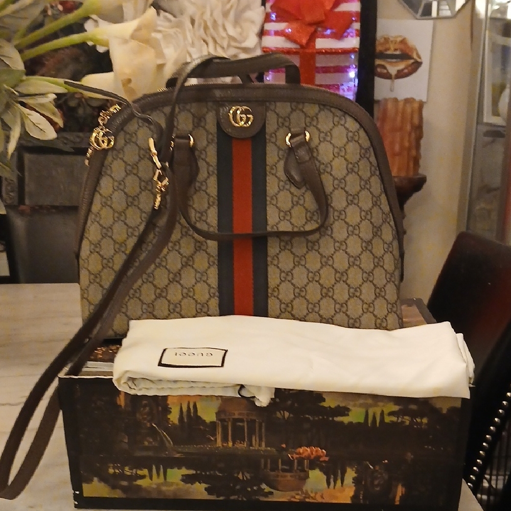 Gucci Beige and Red Shoulder Bag